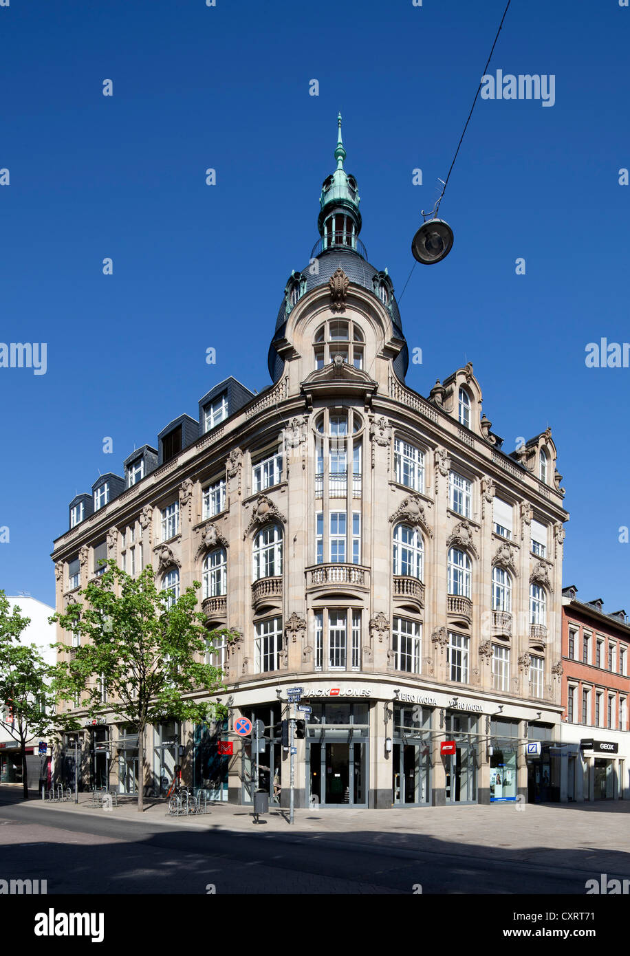 Bureaux et commerces bâtiment avec une façade classique, Friedrichstrasse, Wiesbaden, Hesse, Germany, Europe, PublicGround Banque D'Images