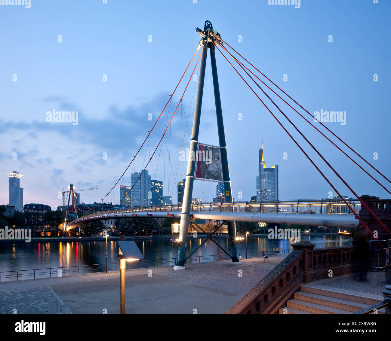 Holbeinsteg pont, passerelle piétonnière au-dessus de la rivière Main, Frankfurt am Main, Hesse, Germany, Europe, PublicGround Banque D'Images