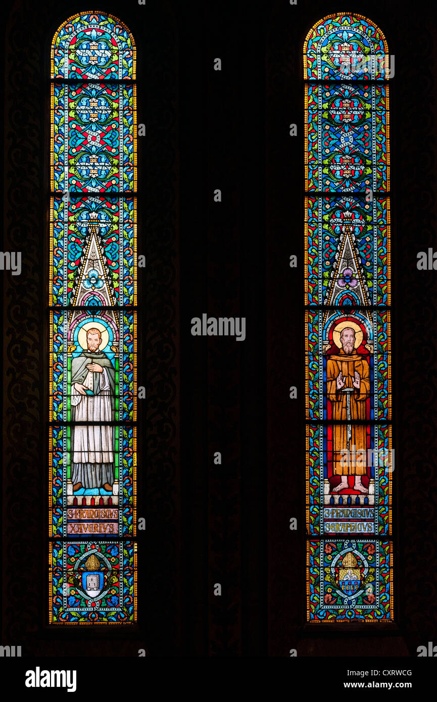 Vitraux, sanctuaire de l'église Matthias, la colline du château, Budapest, Hongrie, Europe Banque D'Images