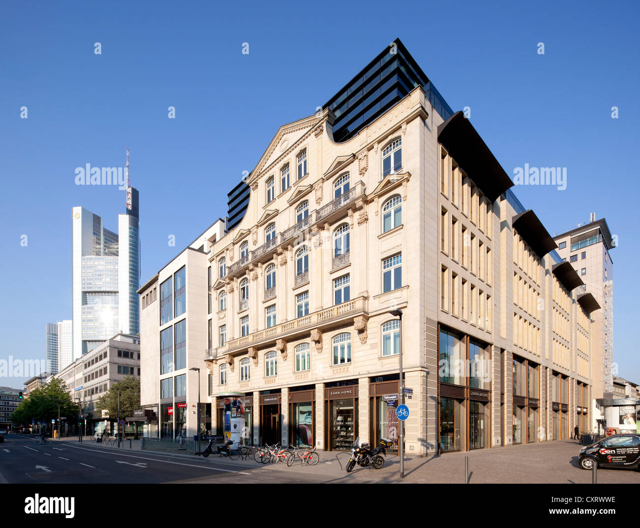 Bureaux et immeubles de détail sur square Rathenauplatz, Frankfurt am Main, Hesse, Germany, Europe, PublicGround Banque D'Images
