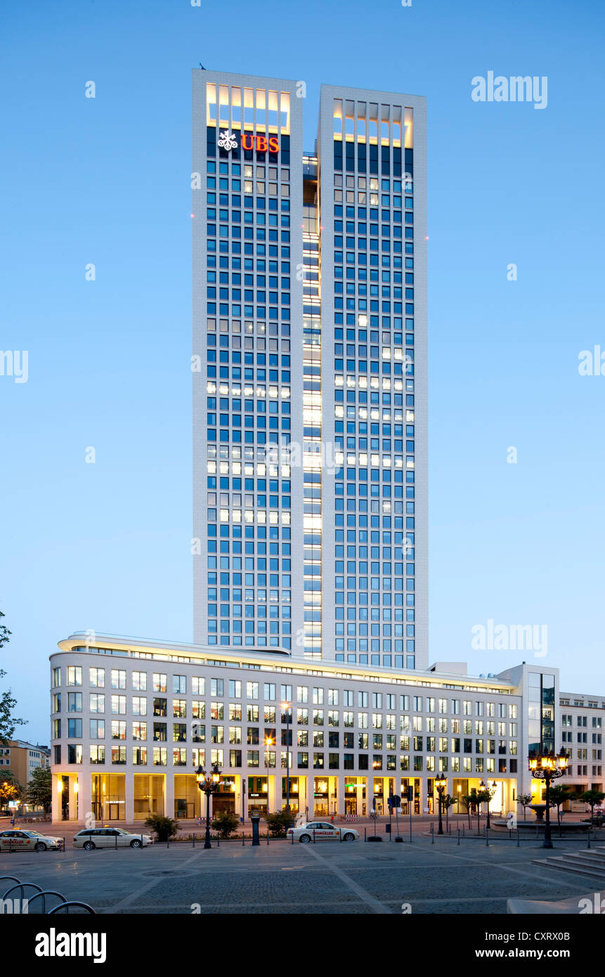 Immeuble de bureaux Opernturm, Opernplatz square, Frankfurt am Main, Hesse, Germany, Europe, PublicGround Banque D'Images