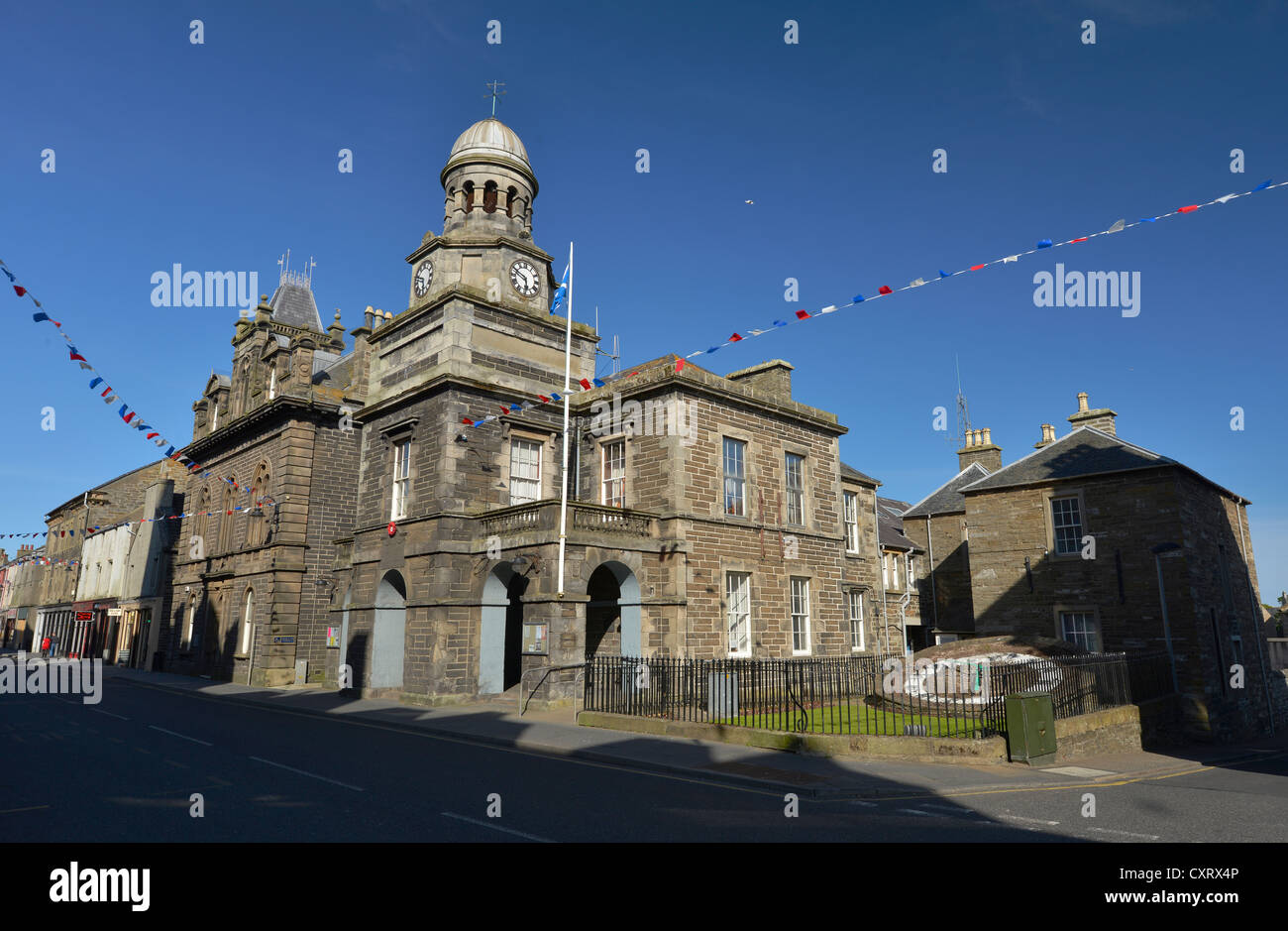 Maison de village et Sheriff Court, Bridge Street, mèche, Sutherland, Scotland, Royaume-Uni, Europe Banque D'Images