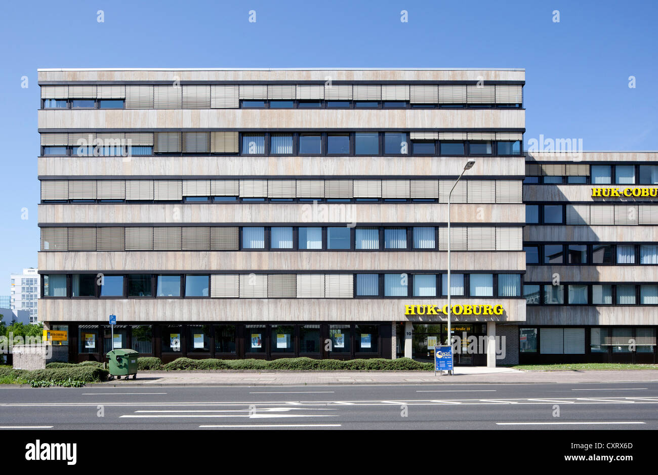 Immeuble de bureaux sur la rue Lyoner Strasse, Buerostadt Niederrad business park, Frankfurt am Main, Hesse, PublicGround Banque D'Images