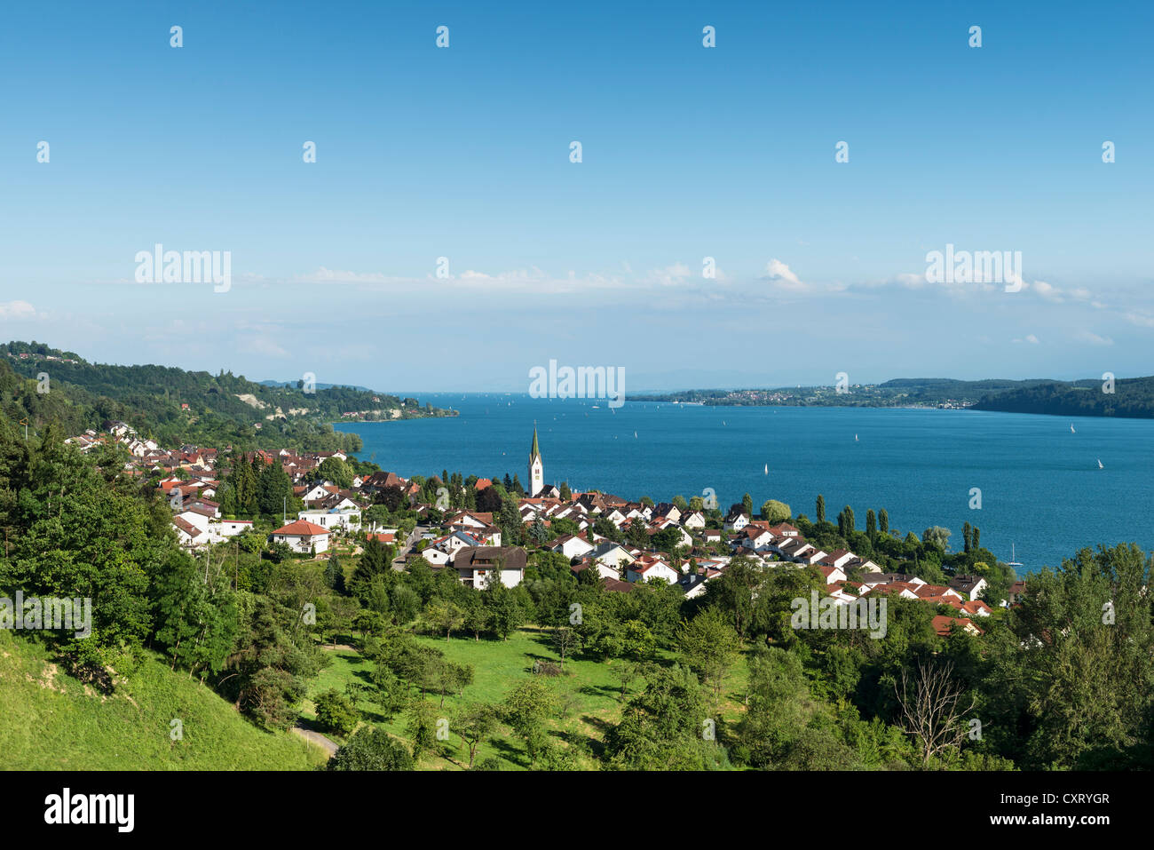 Sur le lac de Constance avec le village de Sipplingen, région du lac de Constance, Bade-Wurtemberg, Allemagne, Europe Banque D'Images