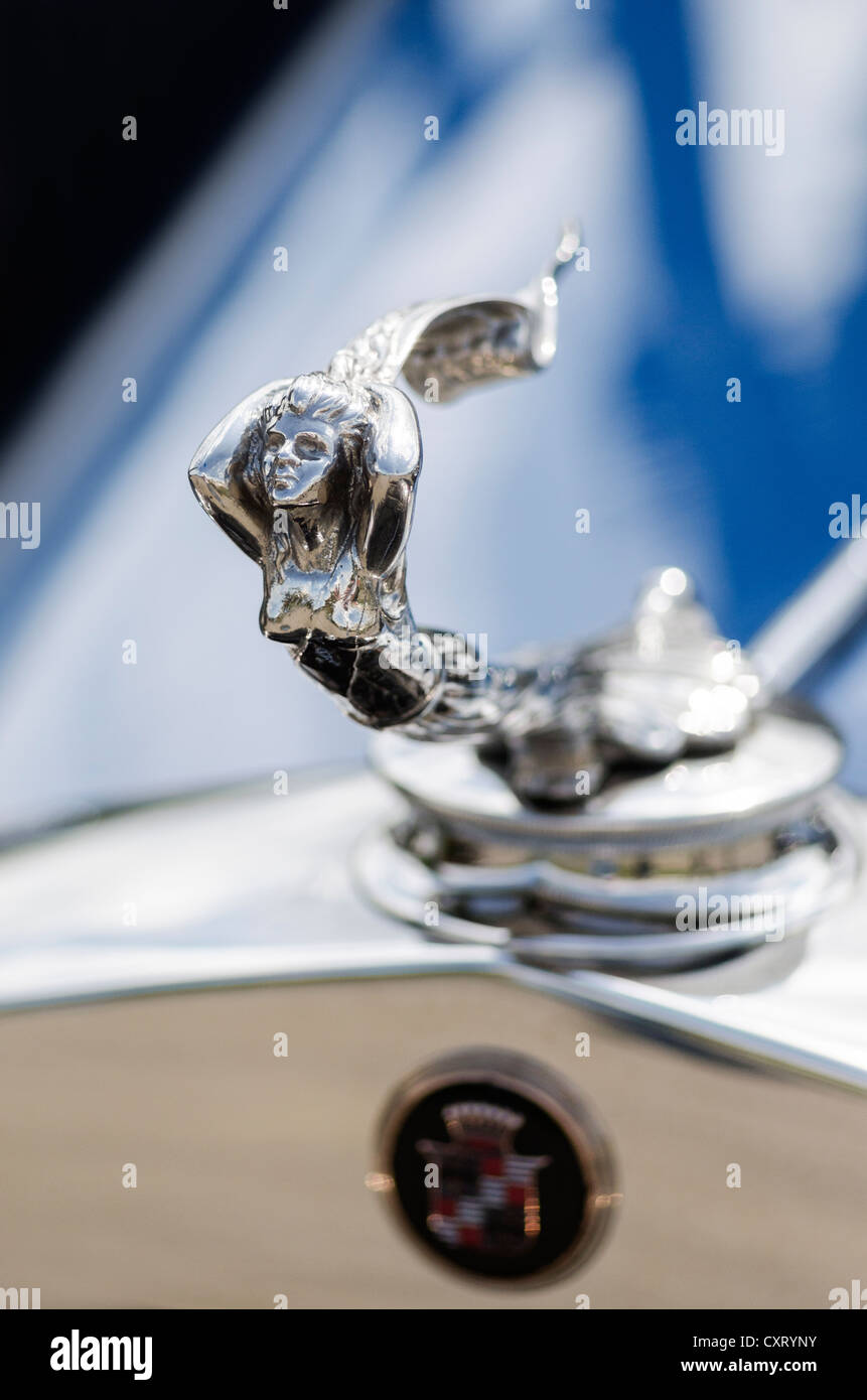L'enjoliveur de capot d'une Cadillac American vintage, festival de voitures classiques, 'Retro Classics rencontre' Barock Banque D'Images