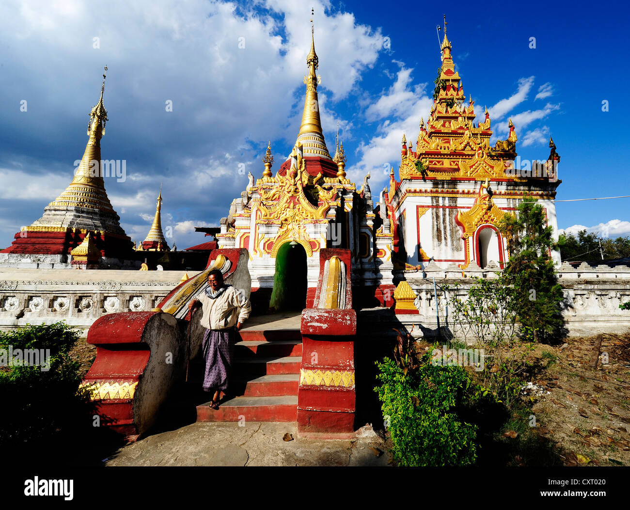 Temples, pagodes, Nyaungshwe, sur le lac Inle, en Birmanie aussi connu sous le nom de Myanmar, en Asie du Sud-Est, l'Asie Banque D'Images