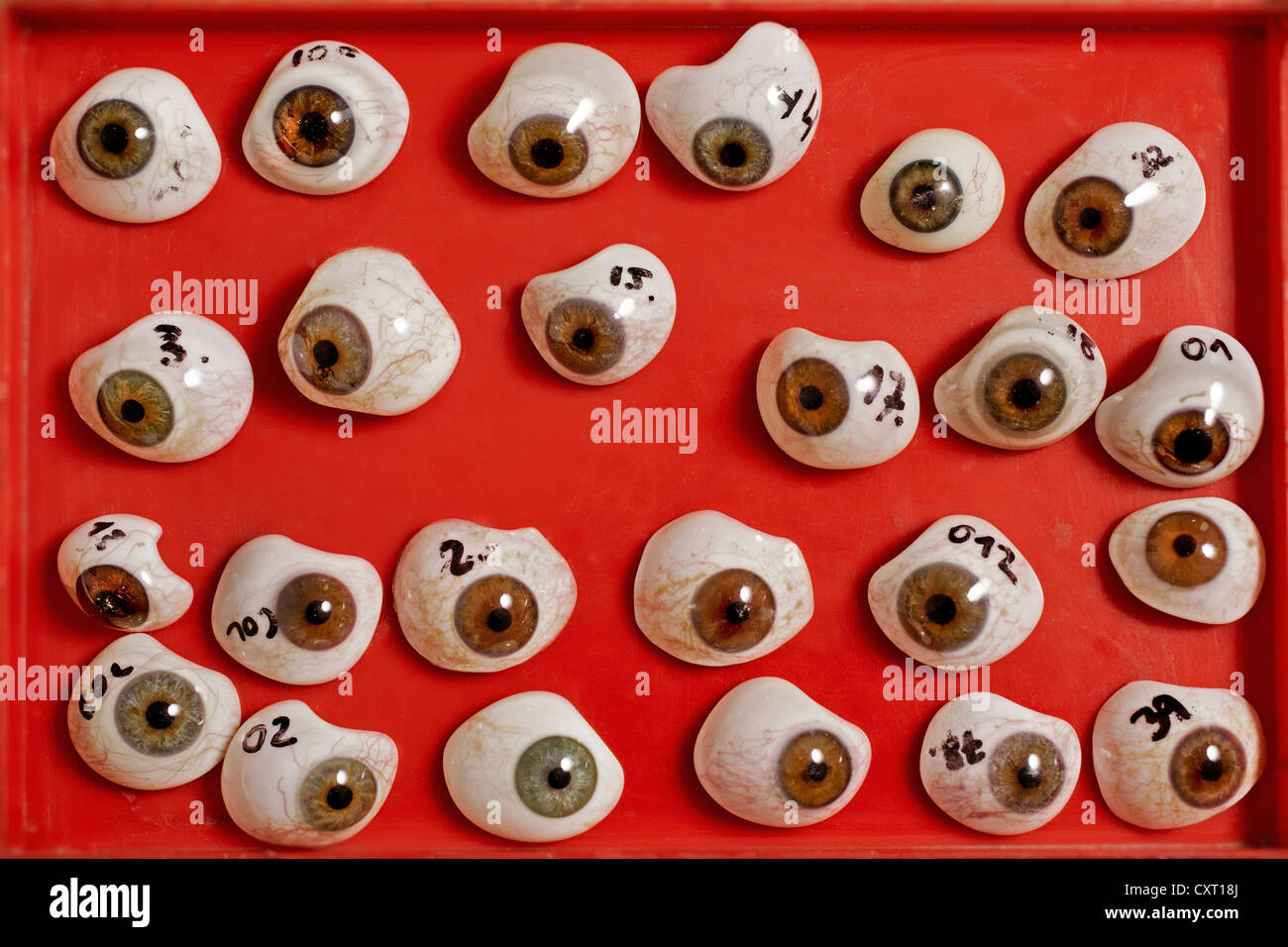 Lot De 10 Prothèses Oculaires Humaines Vintage - Yeux Artificiels Mixtes - Neuf Sous Emballage - Origine Inde