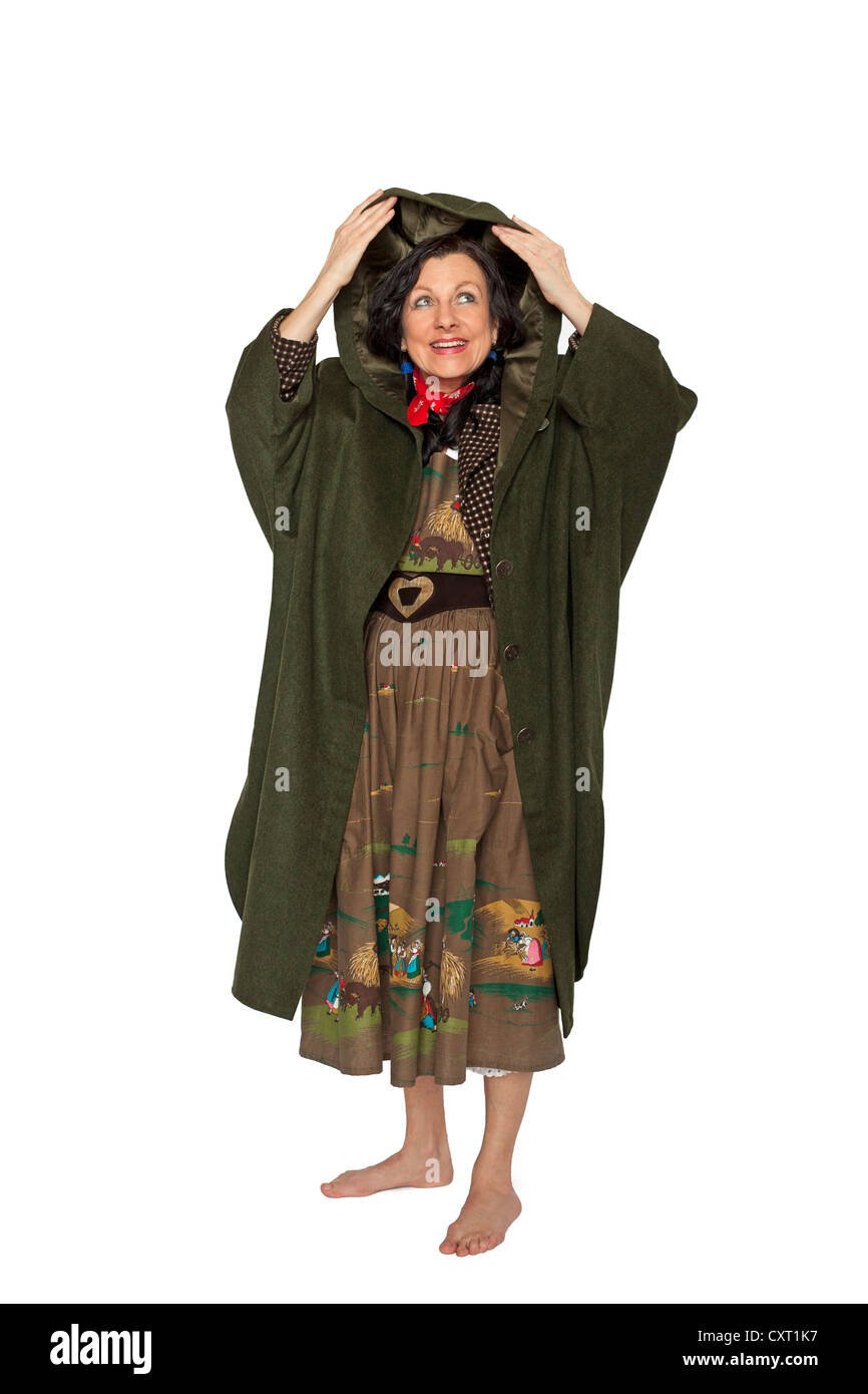 Femme portant robe traditionnelle autrichienne avec un pardessus Banque D'Images Femme portant robe traditionnelle autrichienne avec un pardessus Banque D'Images