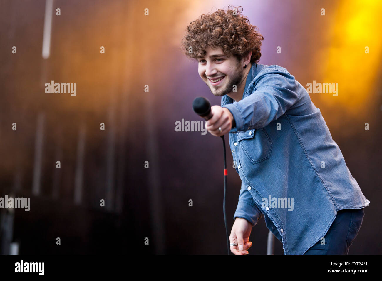 Alain Duff, chanteur et leader du groupe suisse sans problèmes, au cours de Plein Air Soundcheck Banque D'Images