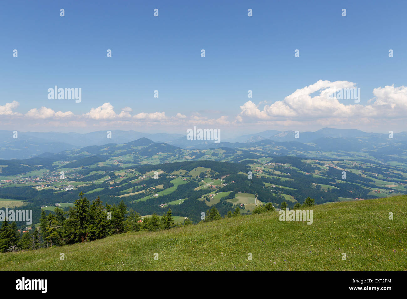 Vue depuis le sommet de l'ouest de Mt Schoeckl, près de Sankt Radegund près de Graz, Grazer Bergland région, Styrie, Autriche, Europe Banque D'Images