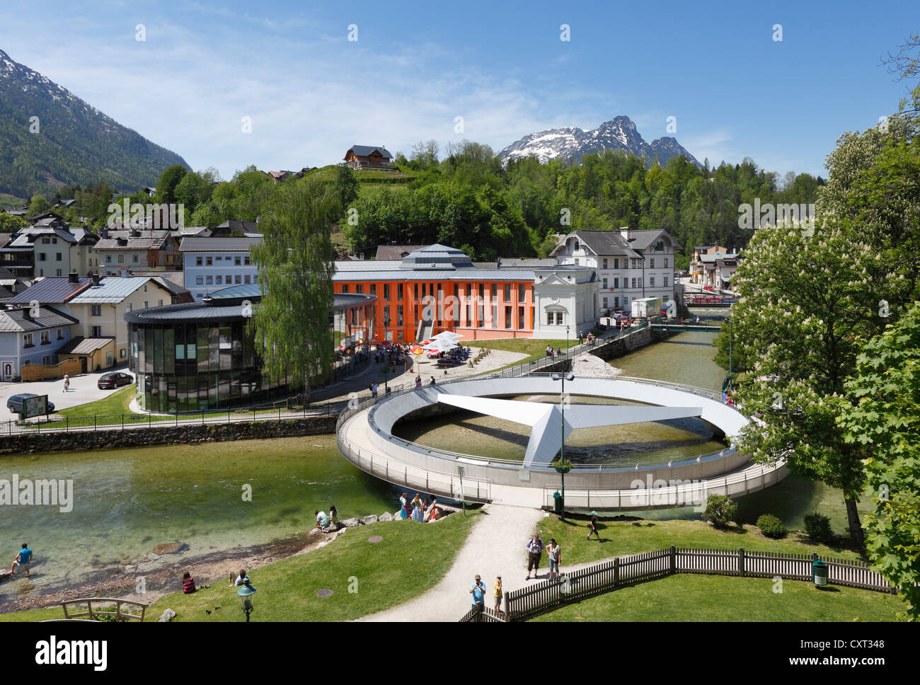 Mercedes-pont sur la rivière Traun, centre géographique de l'Autriche, Bad Aussee, Ausseerland Salzkammergut styrien, Banque D'Images