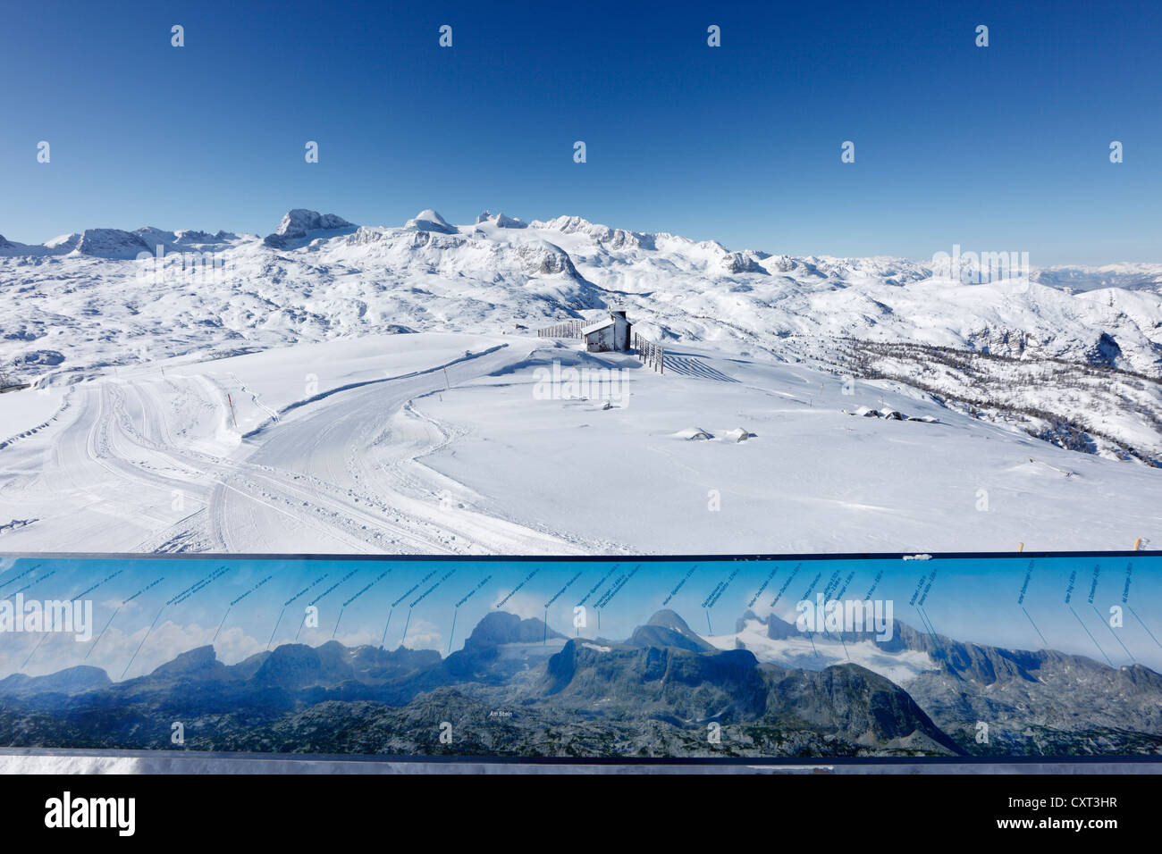 Vue panoramique de la montagne Krippenstein Hoher Gjaidstein vers Mountain, Montagne Hoher Dachstein, Hohes Kreuz Mountain Banque D'Images