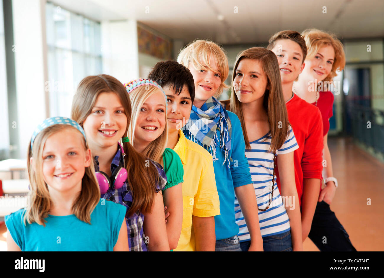 Groupe d'écoliers dans une école Banque D'Images