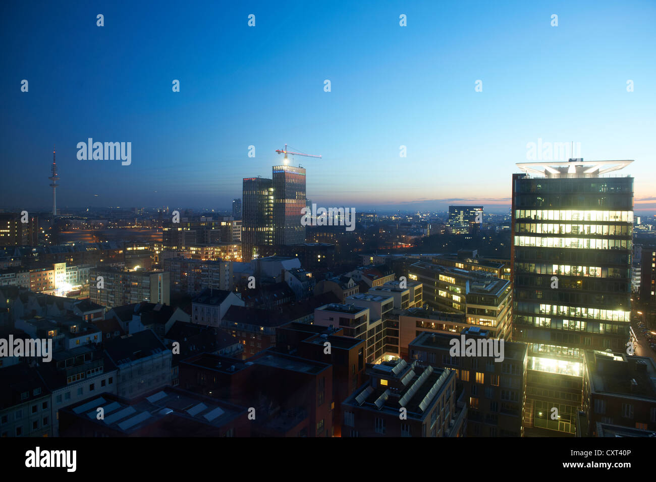 Hambourg avec vues vers l'est avec le tour de télécommunication à l'aube, Hambourg, Allemagne, Europe Banque D'Images