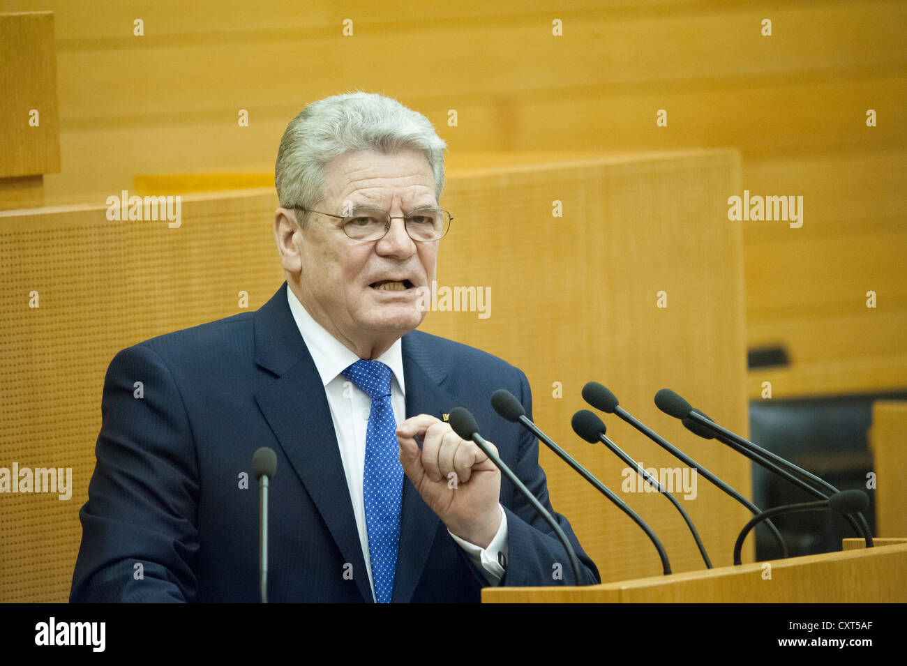 Le Président Joachim Gauck fédéral traitant les députés au Landtag, parlement de l'Etat, première visite de Président fédéral Banque D'Images