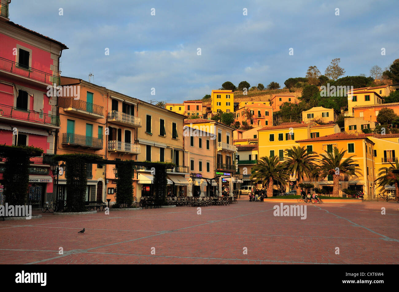 La vieille ville de Porto Azzurro, Ile d'Elbe, Toscane, Italie, Europe Banque D'Images