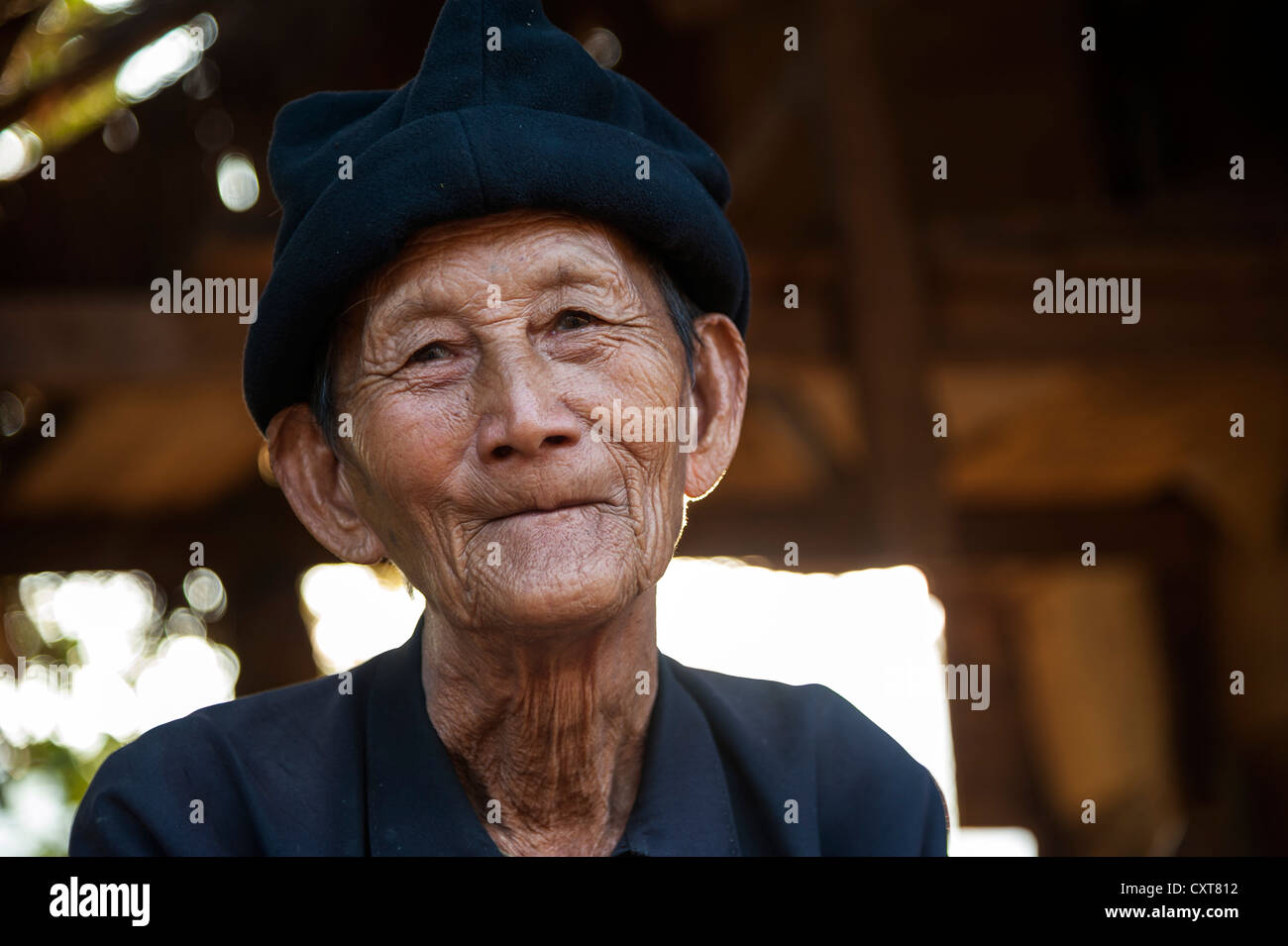Un homme âgé de la colline, les gens de la tribu Hmong, portrait, nord de la Thaïlande, la Thaïlande, l'Asie Banque D'Images