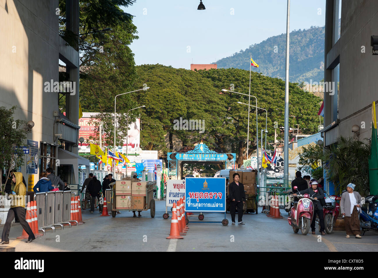 Les contrôles frontaliers entre le Myanmar, la Birmanie et la Thaïlande, du côté thaïlandais, Mae Sai, la ville le plus au nord de la Thaïlande Banque D'Images