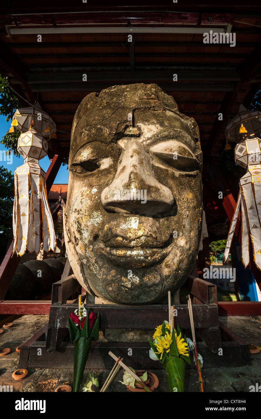 Tête de bouddha, Wat Phra Singh, Chiang Mai, Thaïlande du Nord, Thaïlande, Asie Banque D'Images