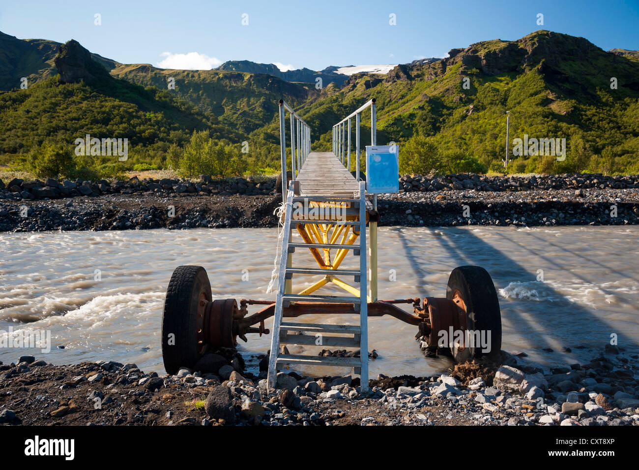 Pont sur la rivière Krossá sentier de randonnée glaciaire, à l'Fimmvoerðuháls Fimmvoerduháls, haute plaine, Suðurland Banque D'Images