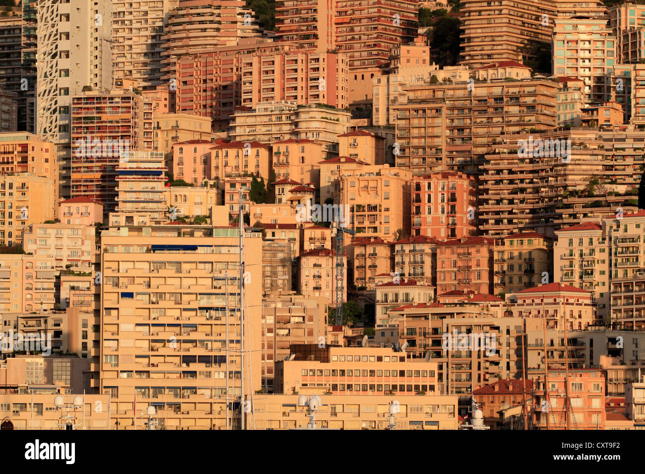 Les bâtiments de grande hauteur dans le quartier de La Condamine, tôt le matin, Principauté de Monaco, Côte d'Azur Banque D'Images