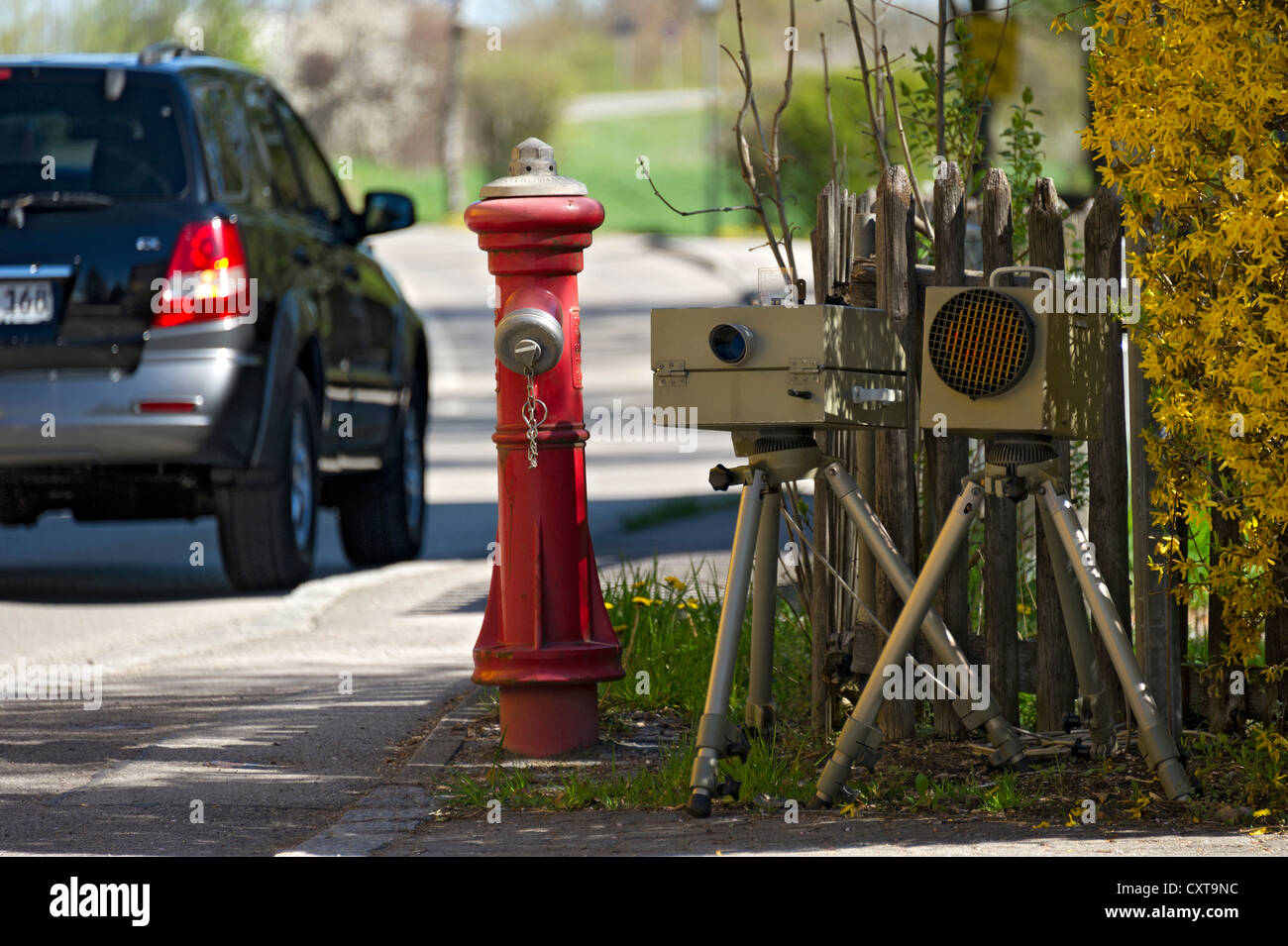 Speed camera infrarouge et radar mobile, flash pour la mesure de la vitesse, vitesse trap, Anzing, Haute-Bavière, Bavière Banque D'Images