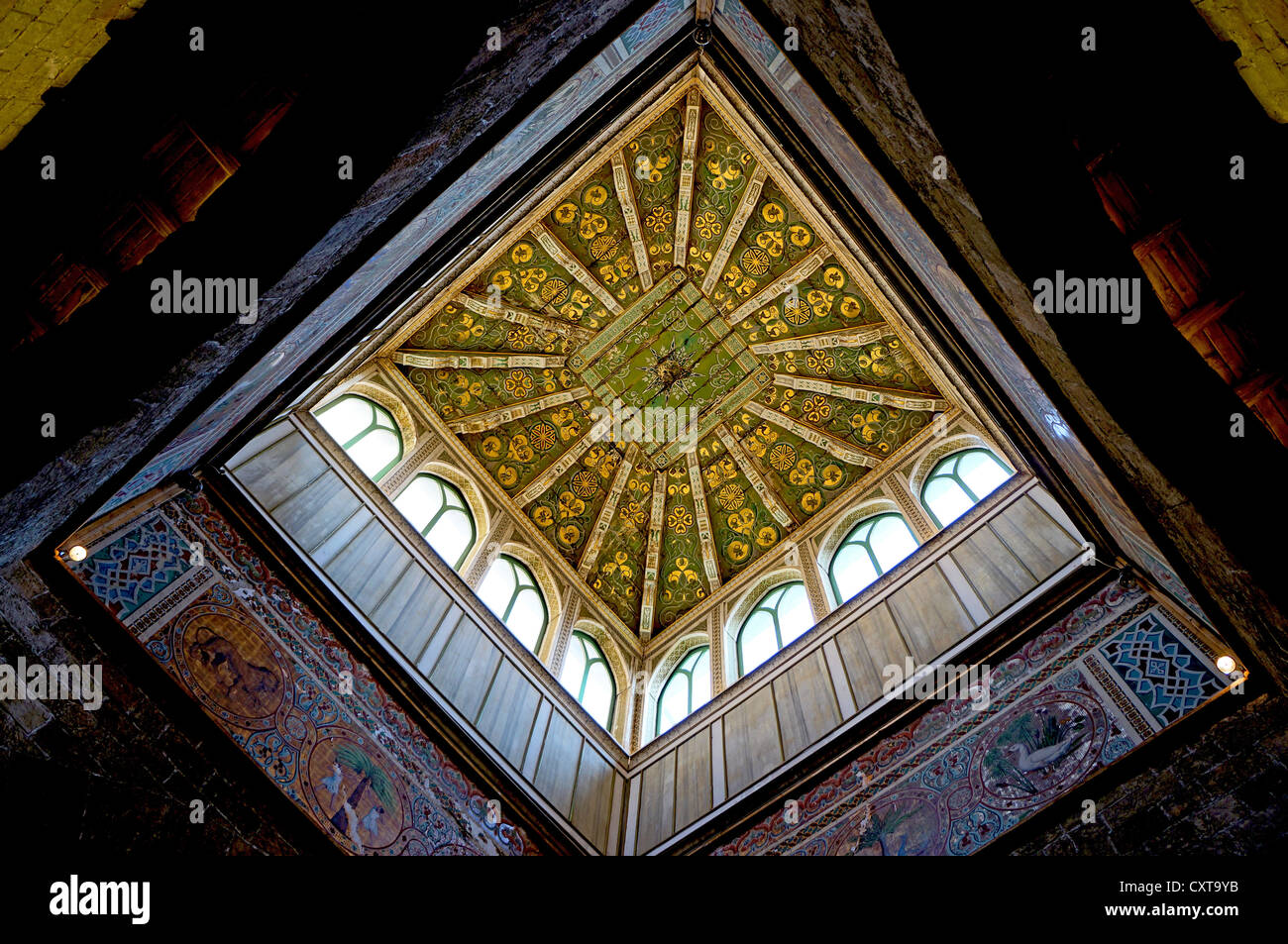 Plafond décoré de la tour du vent dans le palais des Normands de Palerme, Sicile Banque D'Images