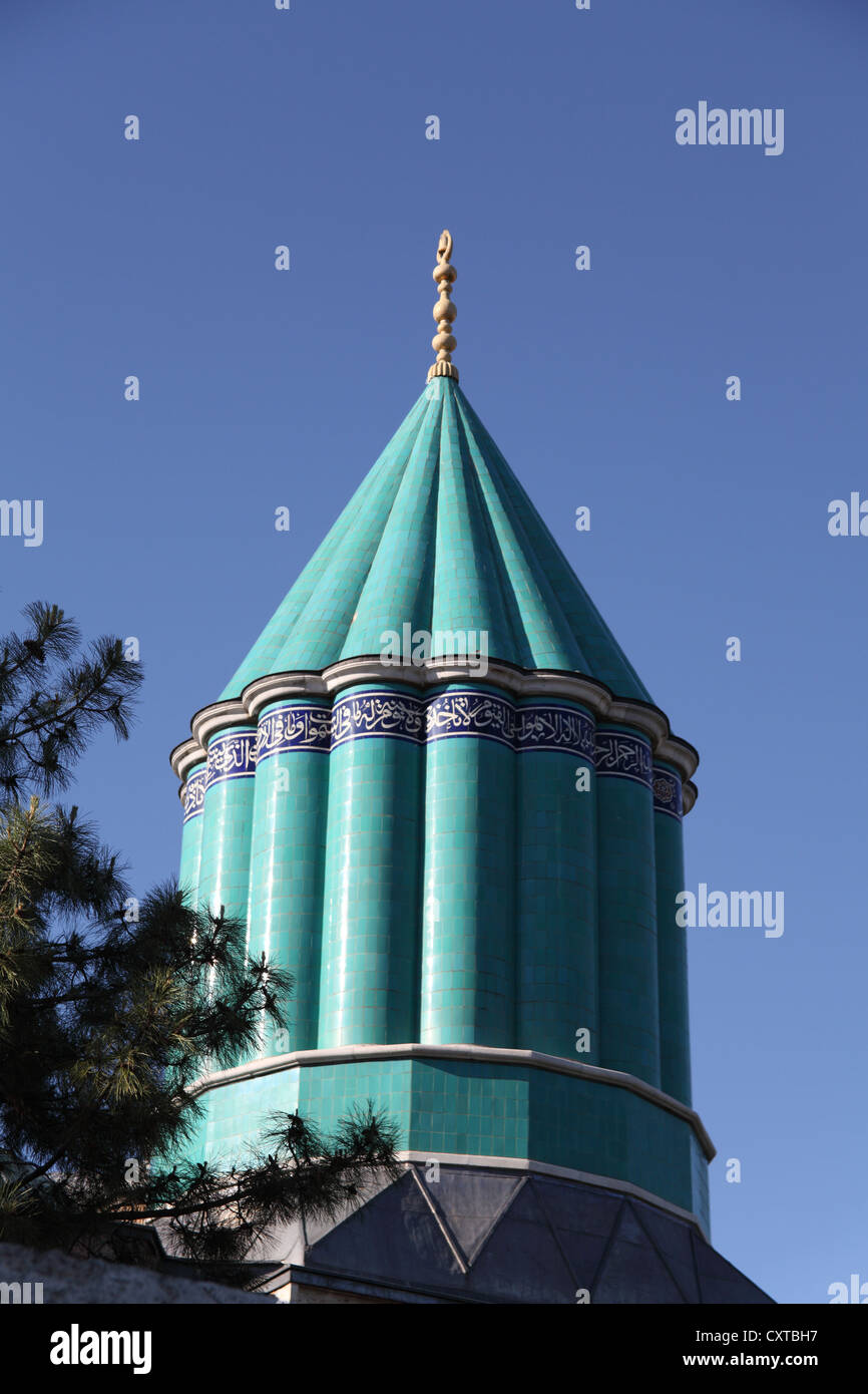 Musée Mevlana avec toit en tuiles turquoise à Konya en Turquie centrale Banque D'Images