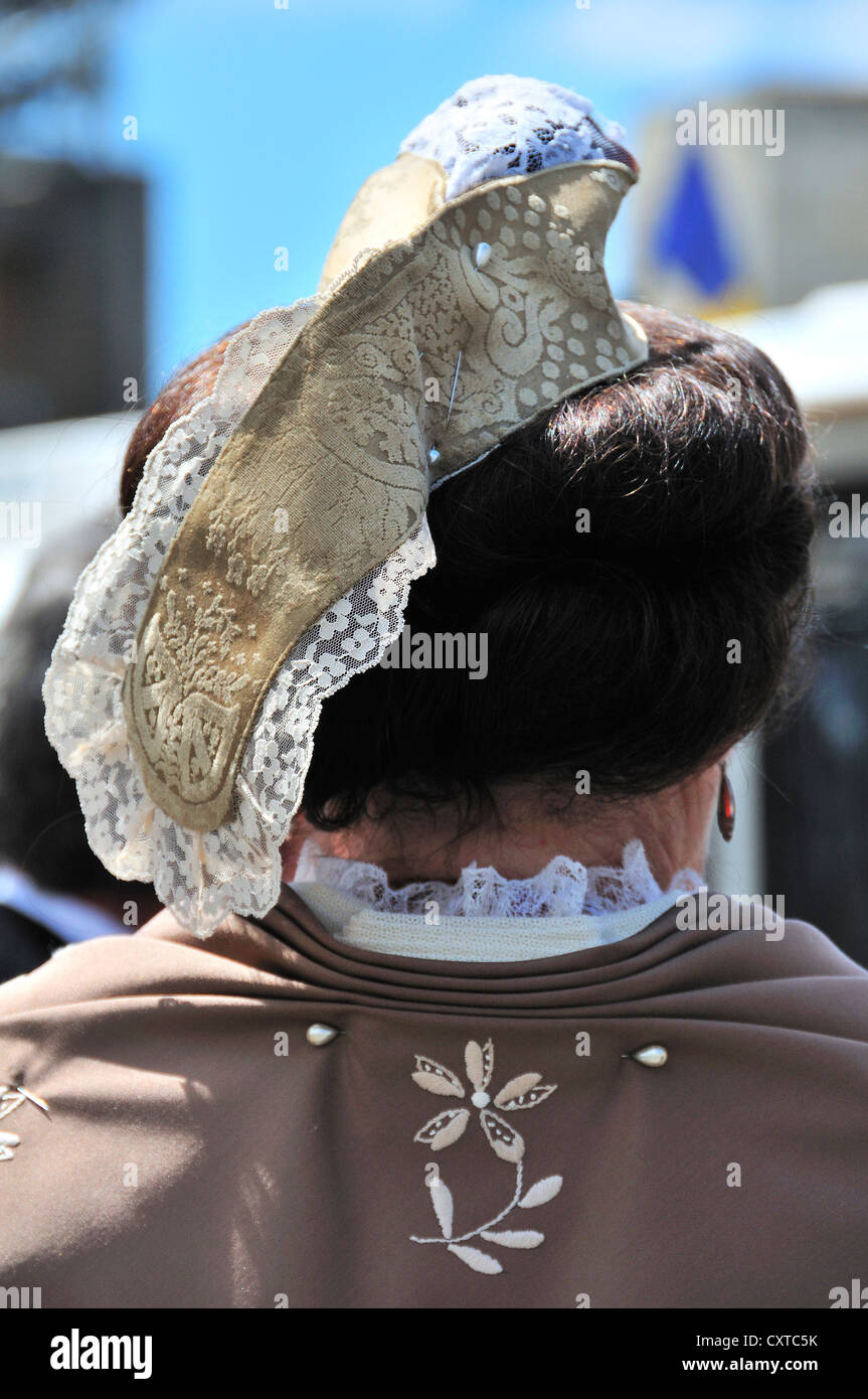 Fete des Gardians, Arles, Provence, France - Camargue cowboys se réunissent chaque année et défilé à Arles le 1er mai et les femmes s'habillent de leurs plus beaux costumes. Banque D'Images