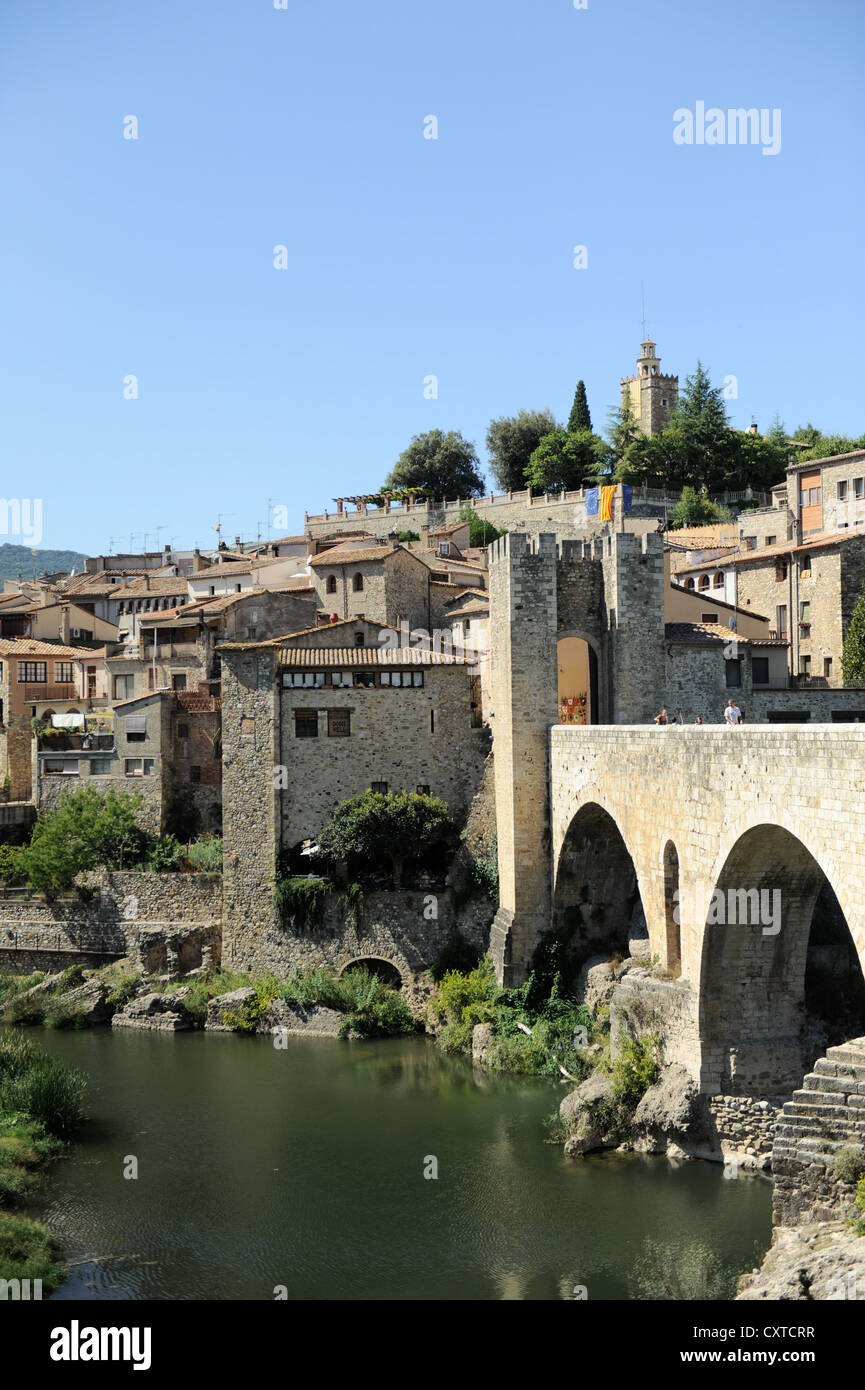 Besalu, Garrotxa, Gérone, Catalogne, Espagne, pont roman sur la rivière Fluvia Banque D'Images