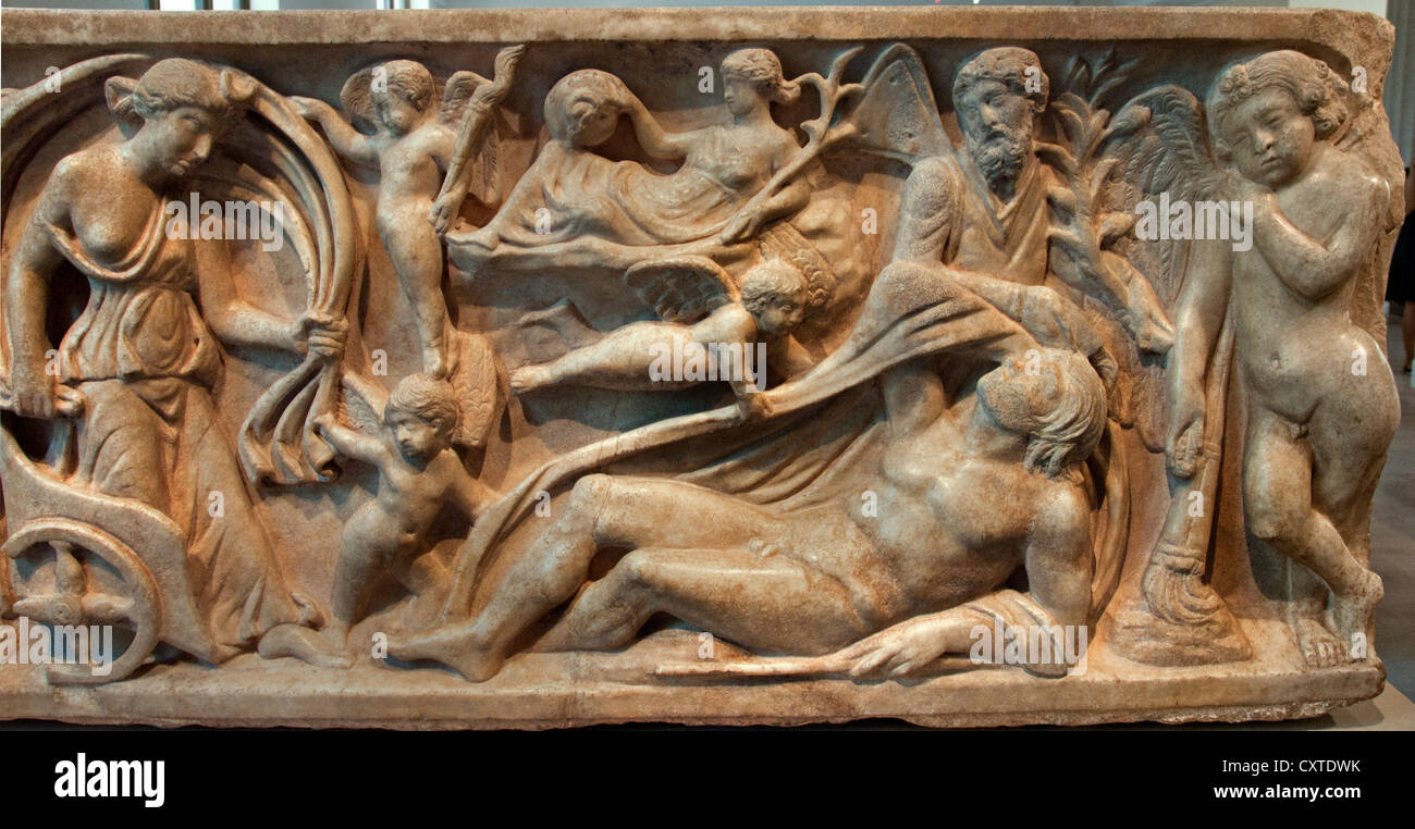 Sarcophage en marbre avec le mythe Endymion un beau berger adoré bu la lune Séléné déesse mi romain iie siècle apr Banque D'Images