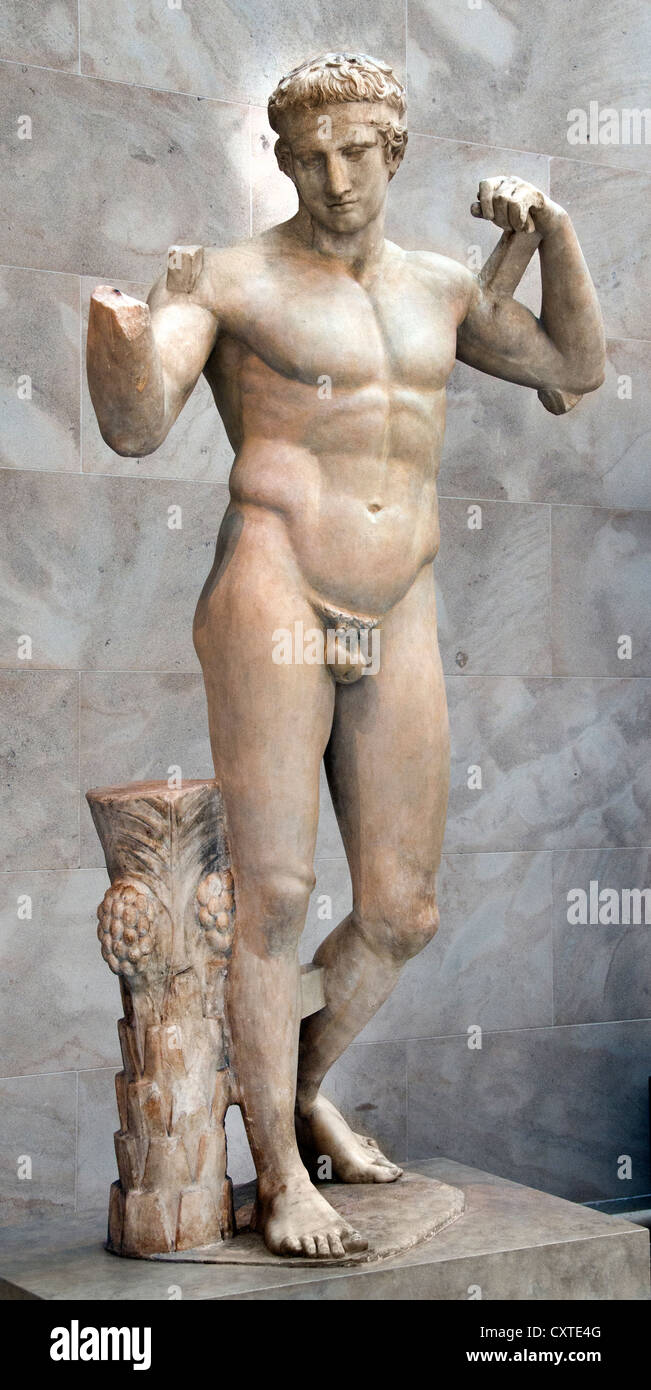 Diadoumenos (jeunesse lier un filet autour de sa tête) par Polykleitos Flavian Impériale au début de notre ère 69-96:Moyen romain en 185 cm Banque D'Images