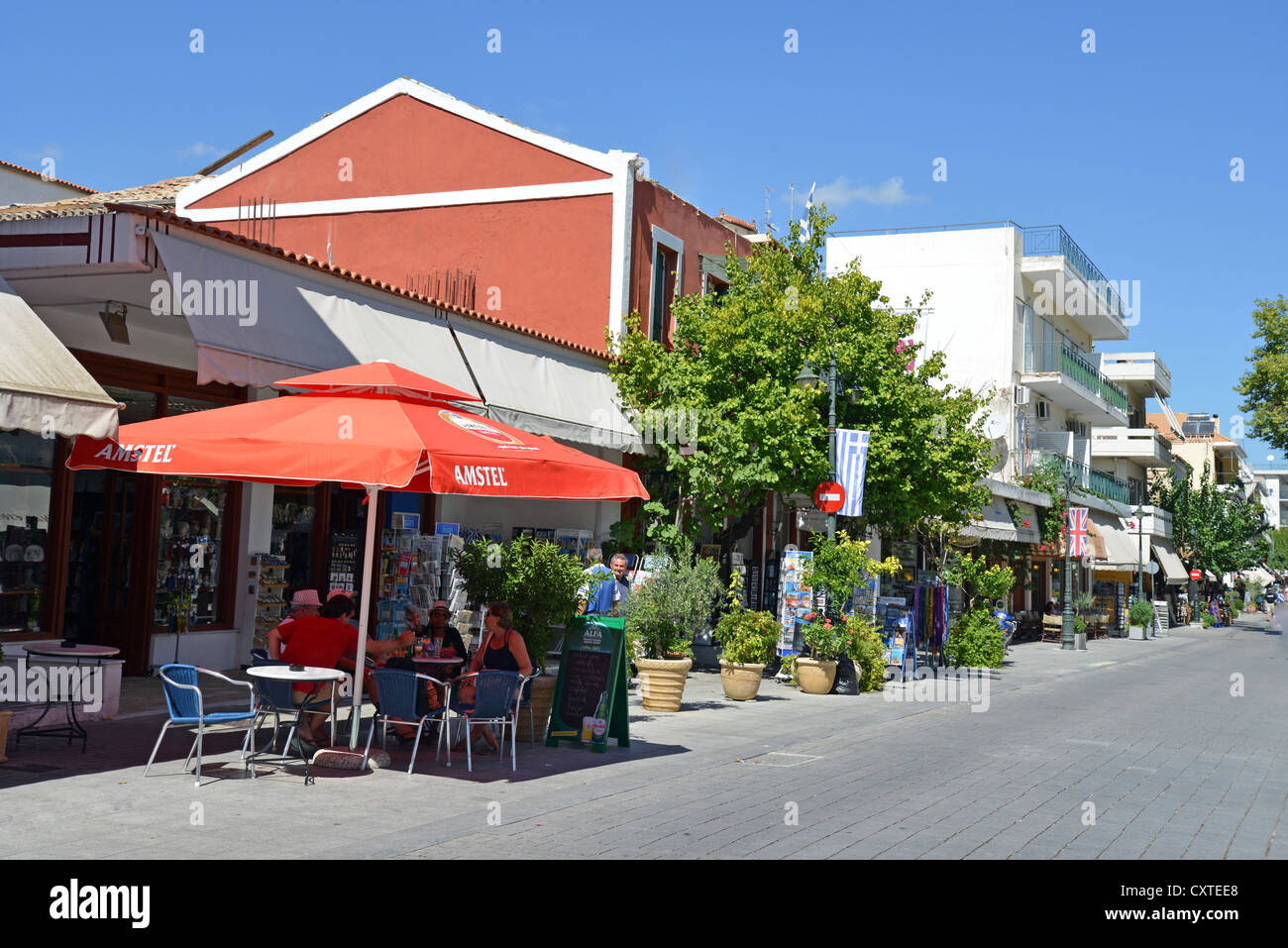 Main street, Olympia, Elis, ouest de la Grèce, Grèce Région Banque D'Images