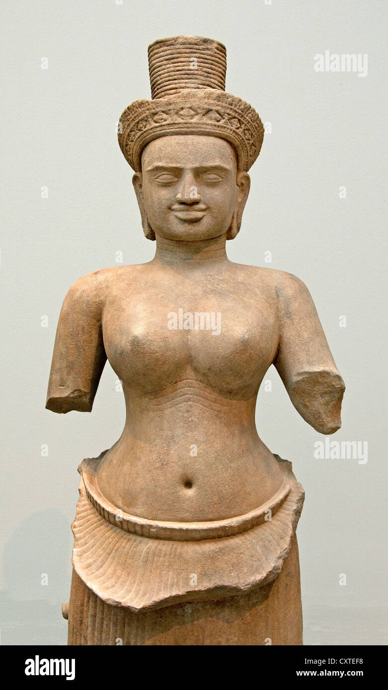 Femme Debout Diety style Khmer Angkor Wat de Koh Ker 10ème siècle en pierre du Cambodge Cambodge 52cm Banque D'Images