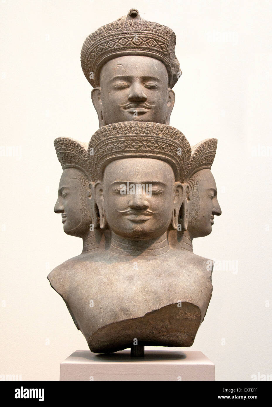 Buste de cinq dirigé Shiva Angkor Cambodge 10e siècle 80 cm Banque D'Images