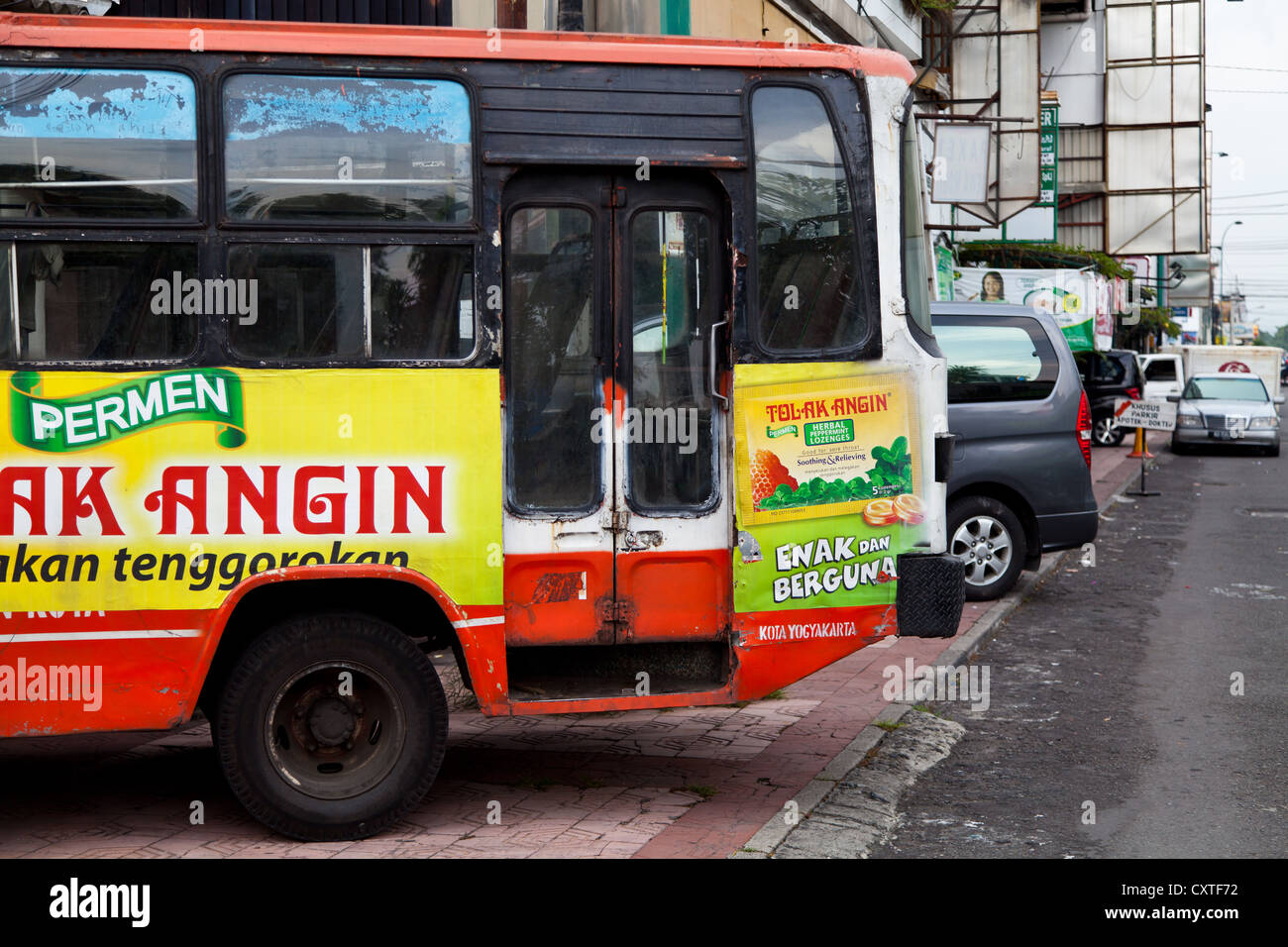 Parking Bus à Yogyakarta, Indonésie Banque D'Images