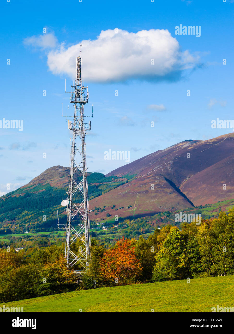 Station d'émission de communications près de Keswick dans le parc national Lake District, Cumbria, Angleterre Banque D'Images