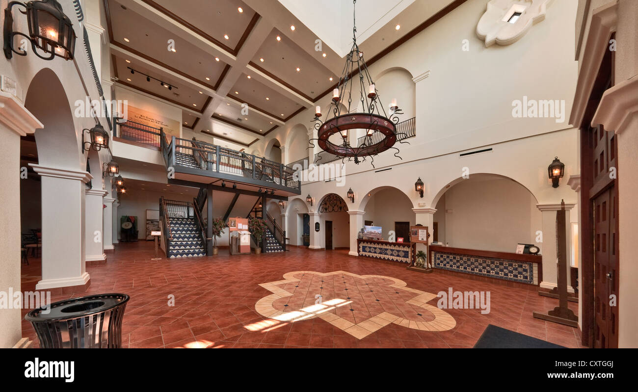 Grand hall du Musée de l'histoire du Texas du Sud, style colonial revival espagnol, Edinburg, Rio Grande Valley, Texas, États-Unis Banque D'Images