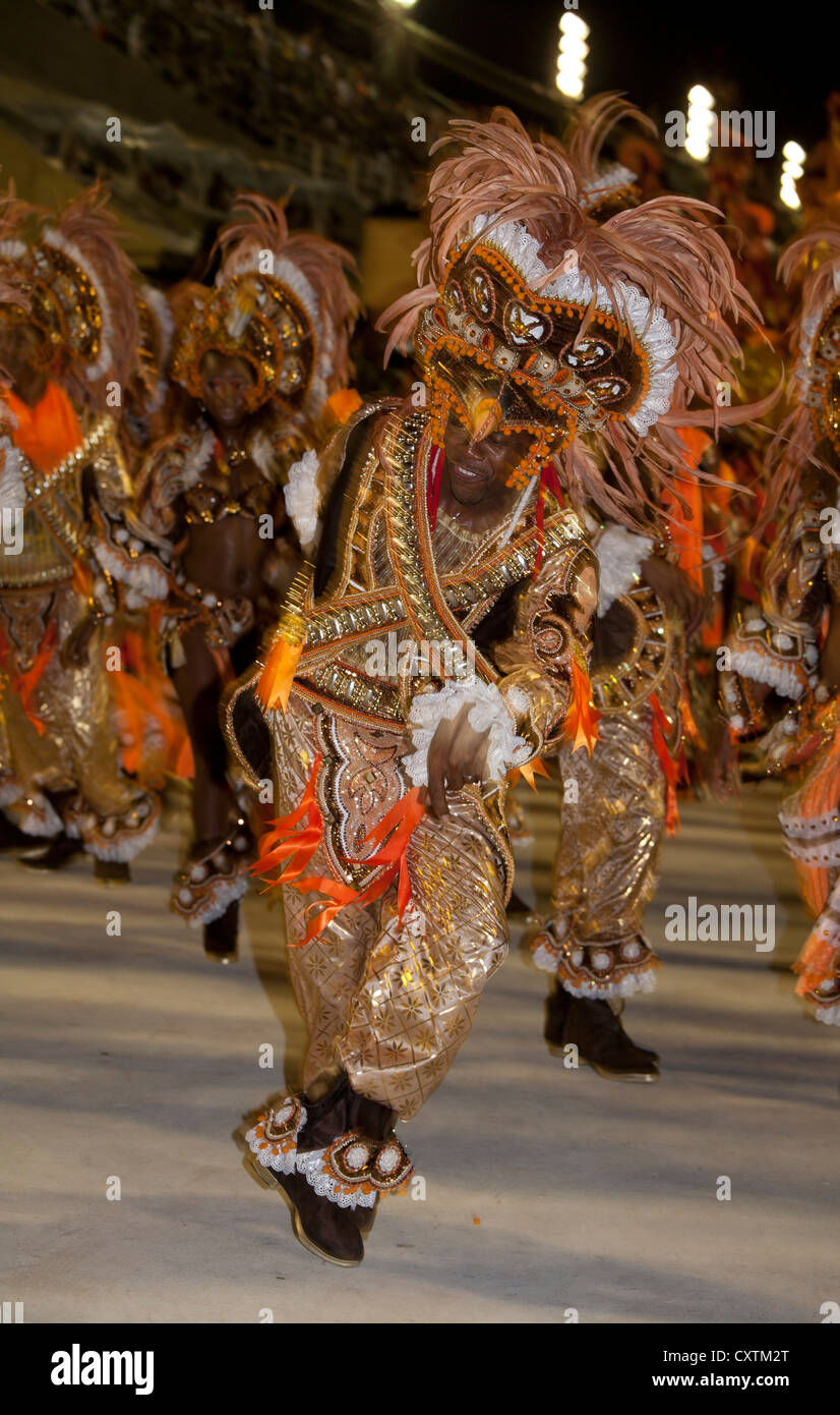 L'homme au cours de danse défilé de carnaval Rio de Janeiro Brésil Banque D'Images