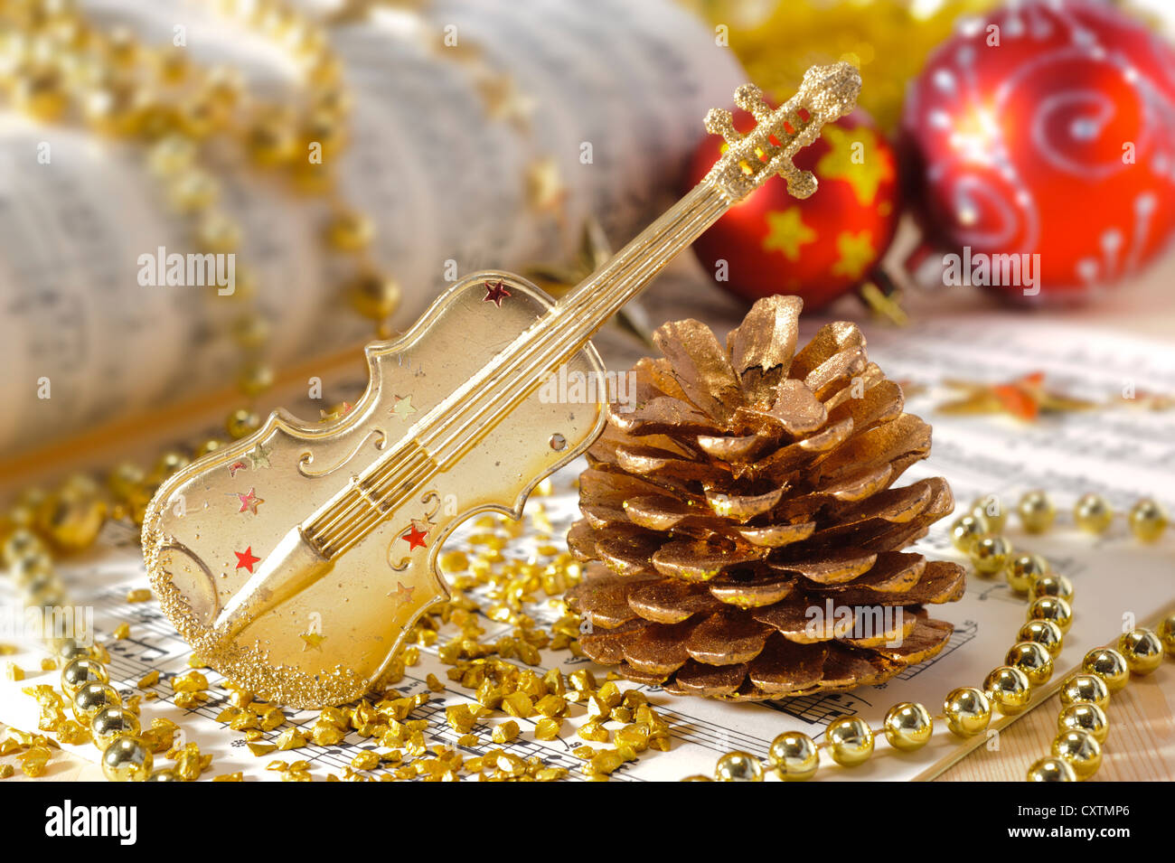 Décoration de Noël avec violon Banque D'Images