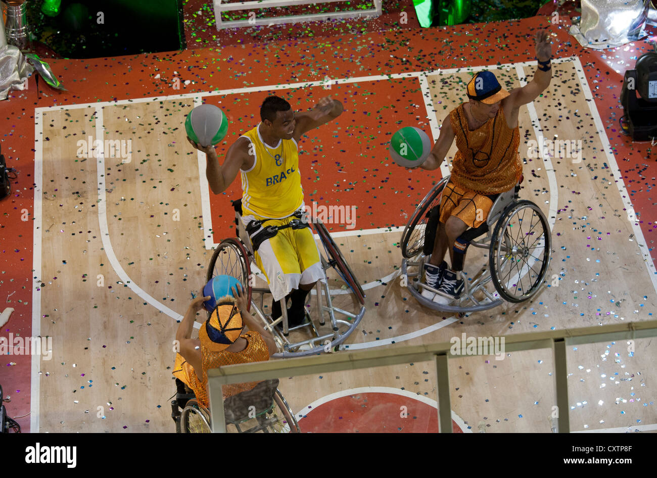 Carnaval de flottement de basket-ball des Jeux paralympiques de Rio de Janeiro Brésil Banque D'Images