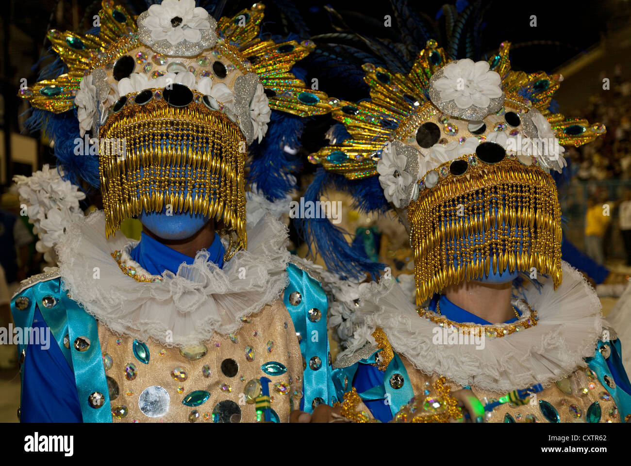 Fêtards masqués ont défilé du carnaval Rio de Janeiro Brésil Banque D'Images