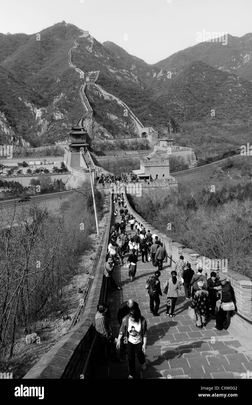 Image en noir et blanc de la section de passage Juyongguan de la Grande Muraille de Chine, Changping Provence, Chine, Asie. Banque D'Images