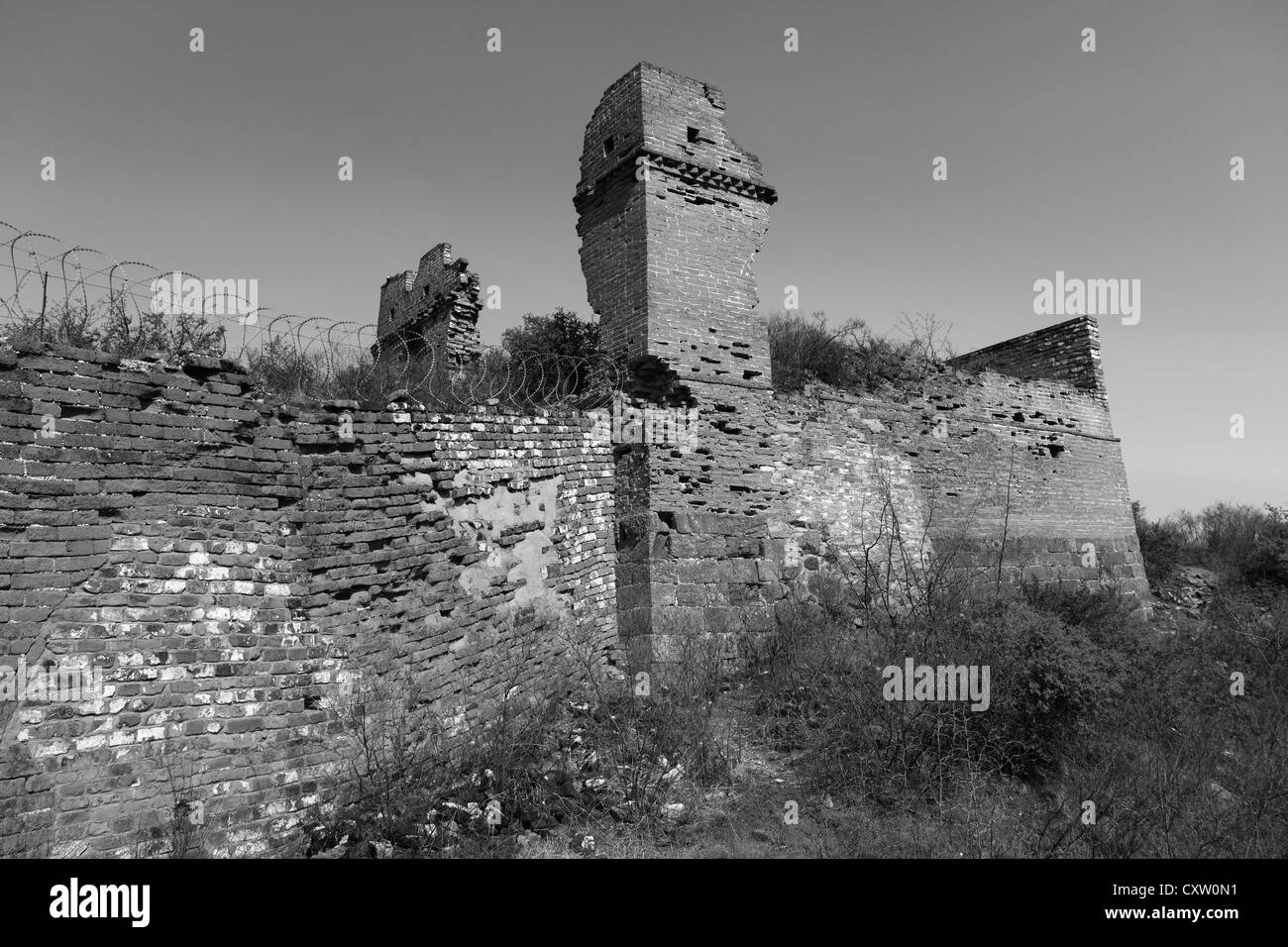 Image en noir et blanc de la Grande Muraille de Chine près de Jinshanling, village Provence Beijing, Chine, Asie. Banque D'Images