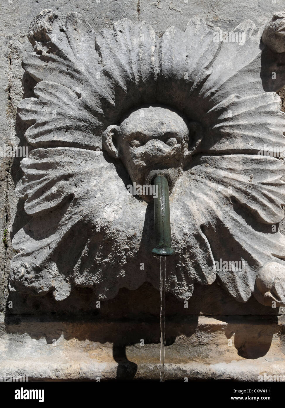 L'un des jets d'eau sur gros la fontaine d'Onofrio, Dubrovnik, Croatie. Banque D'Images