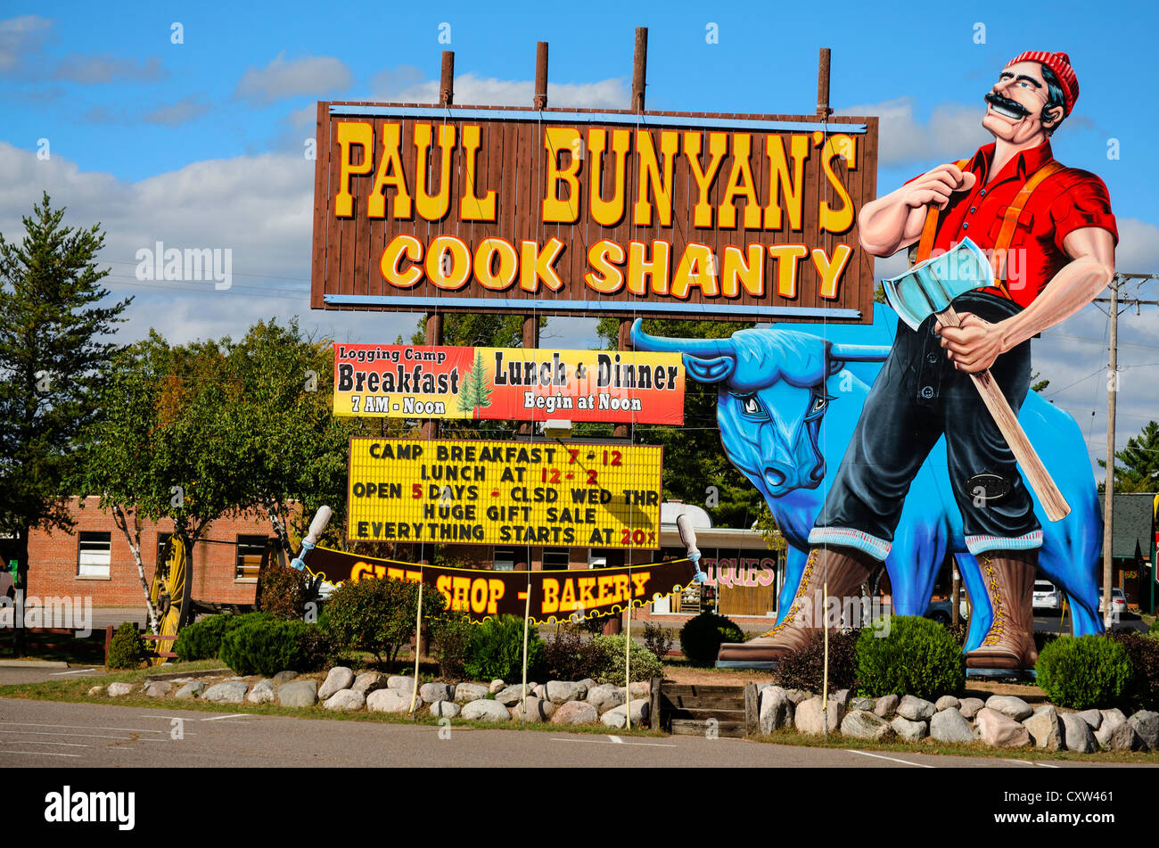 Paul Bunyan's Cook Shanty restaurant à Minocqua, Wisconsin, est connue pour son camp de bûcherons et tout c'est que vous pouvez manger les repas. Banque D'Images