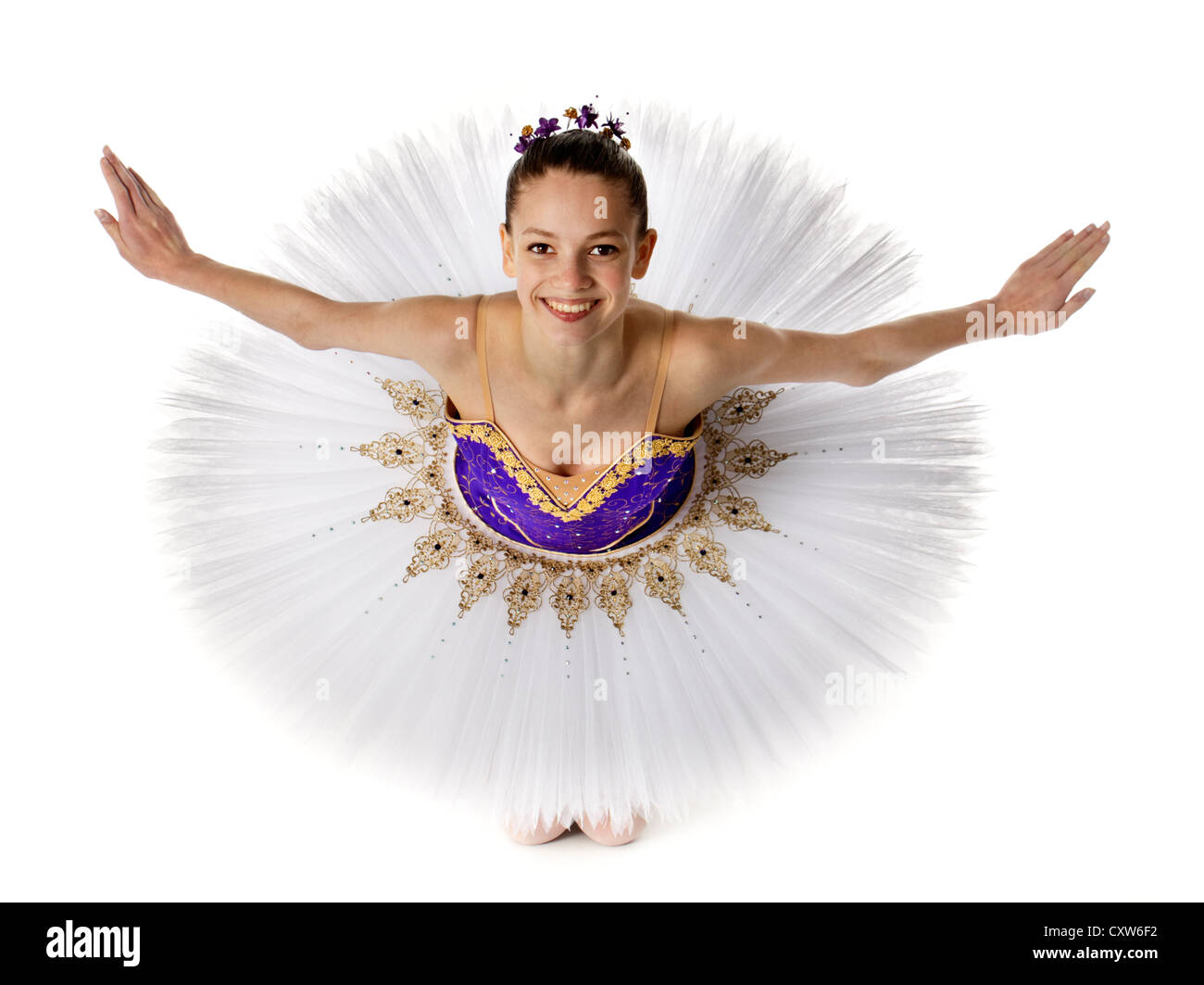 Teenage ballerine en tutu violet et blanc Banque D'Images