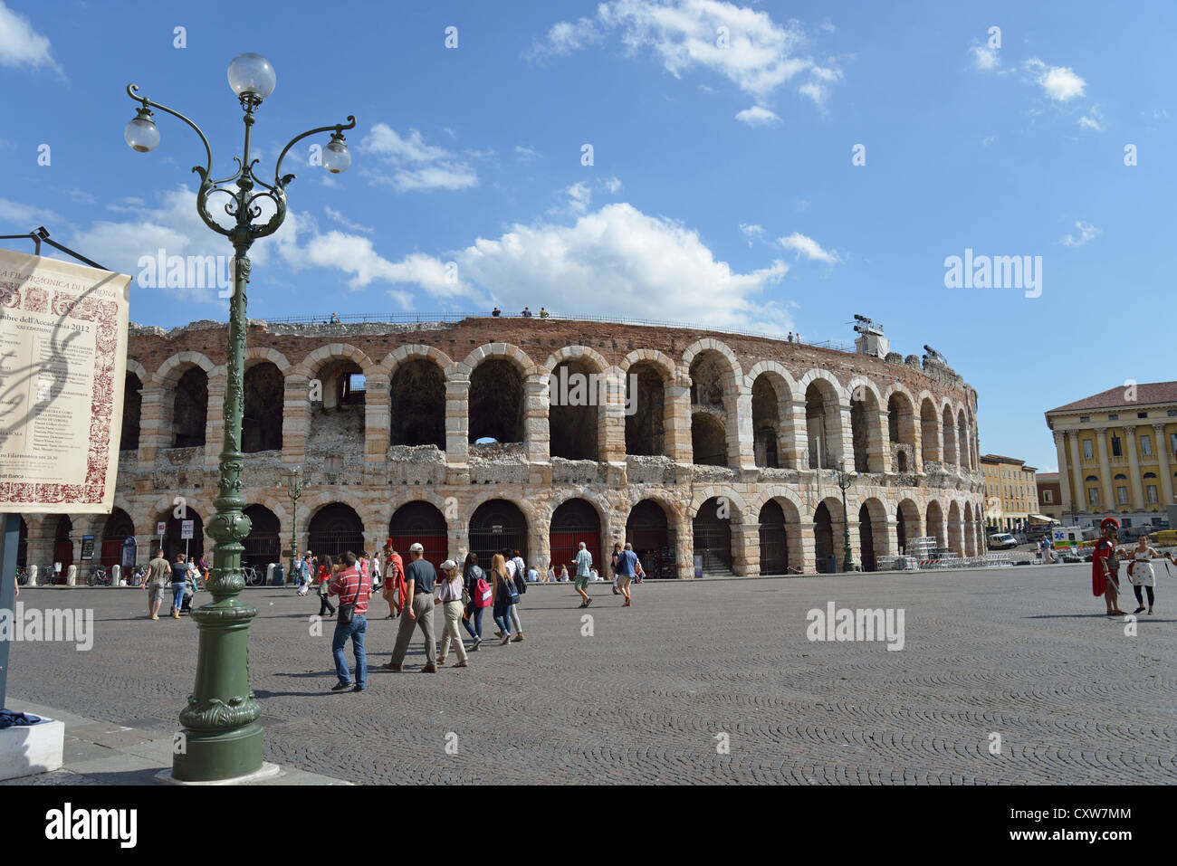 L'Arène de Vérone, la Piazza Bra, Verona, Verona Province, Région du Veneto, Italie Banque D'Images