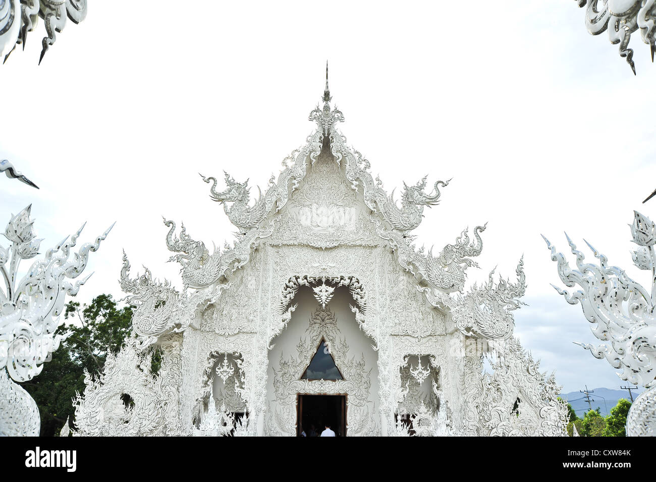 Le célèbre temple de Thaïlande, le Wat Rong Khun (temple blanc) Banque D'Images