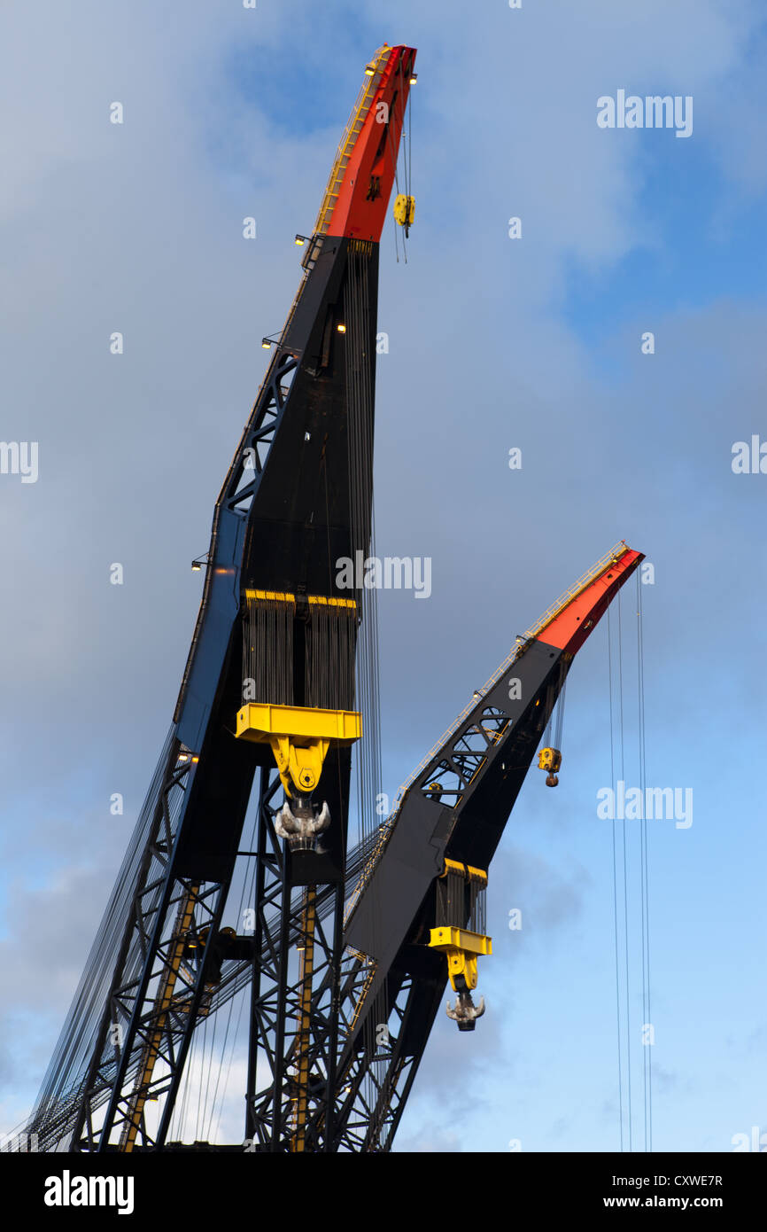 L'Heerema Marine Thialf barge-grue de construction lourds Banque D'Images
